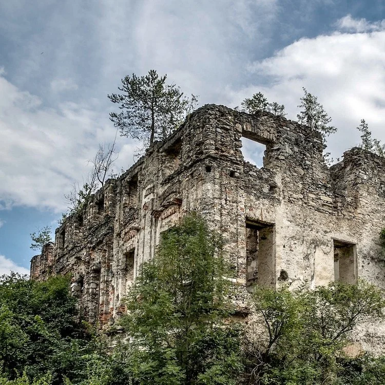 Castle ruin Höhenbergen: An impressive lost place in Austria