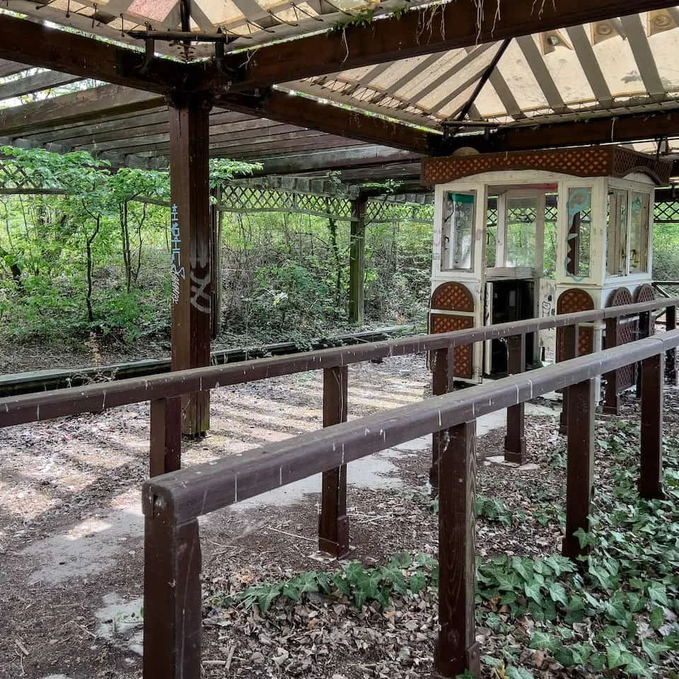 Ticket office for the Swan Ride