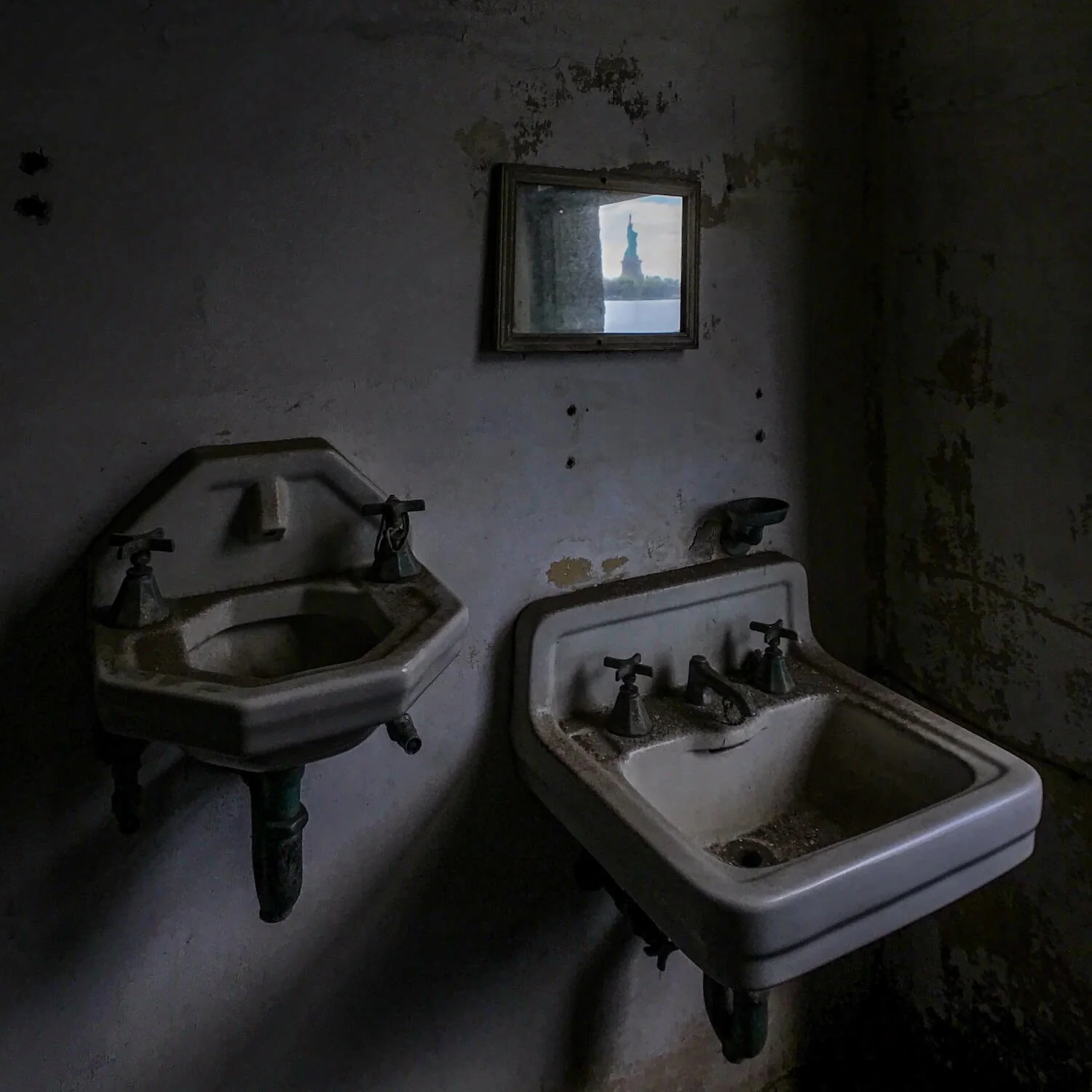 Bathroom with mirror reflecting the Statue of Liberty