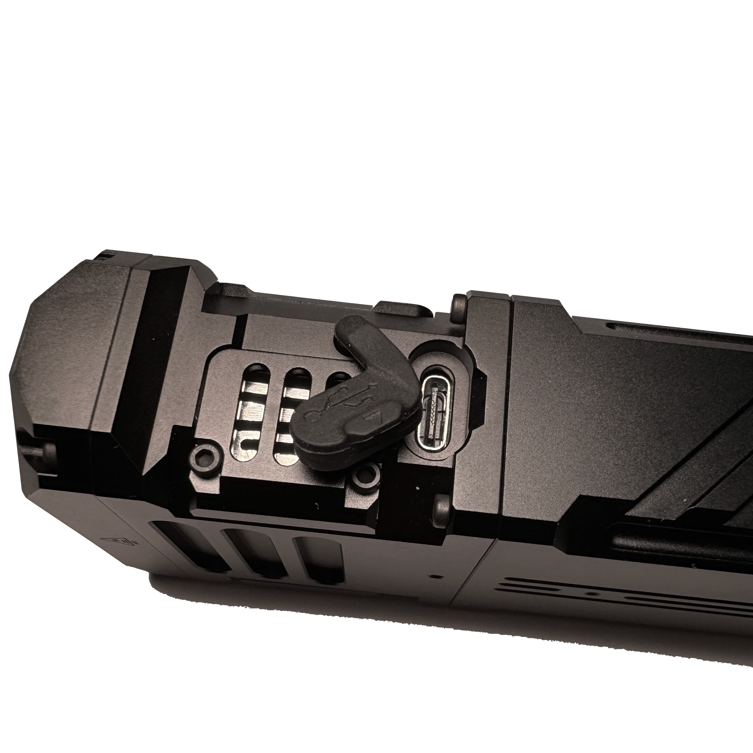 The USB-C port of the Wuben X1 is hidden behind a rubber latch